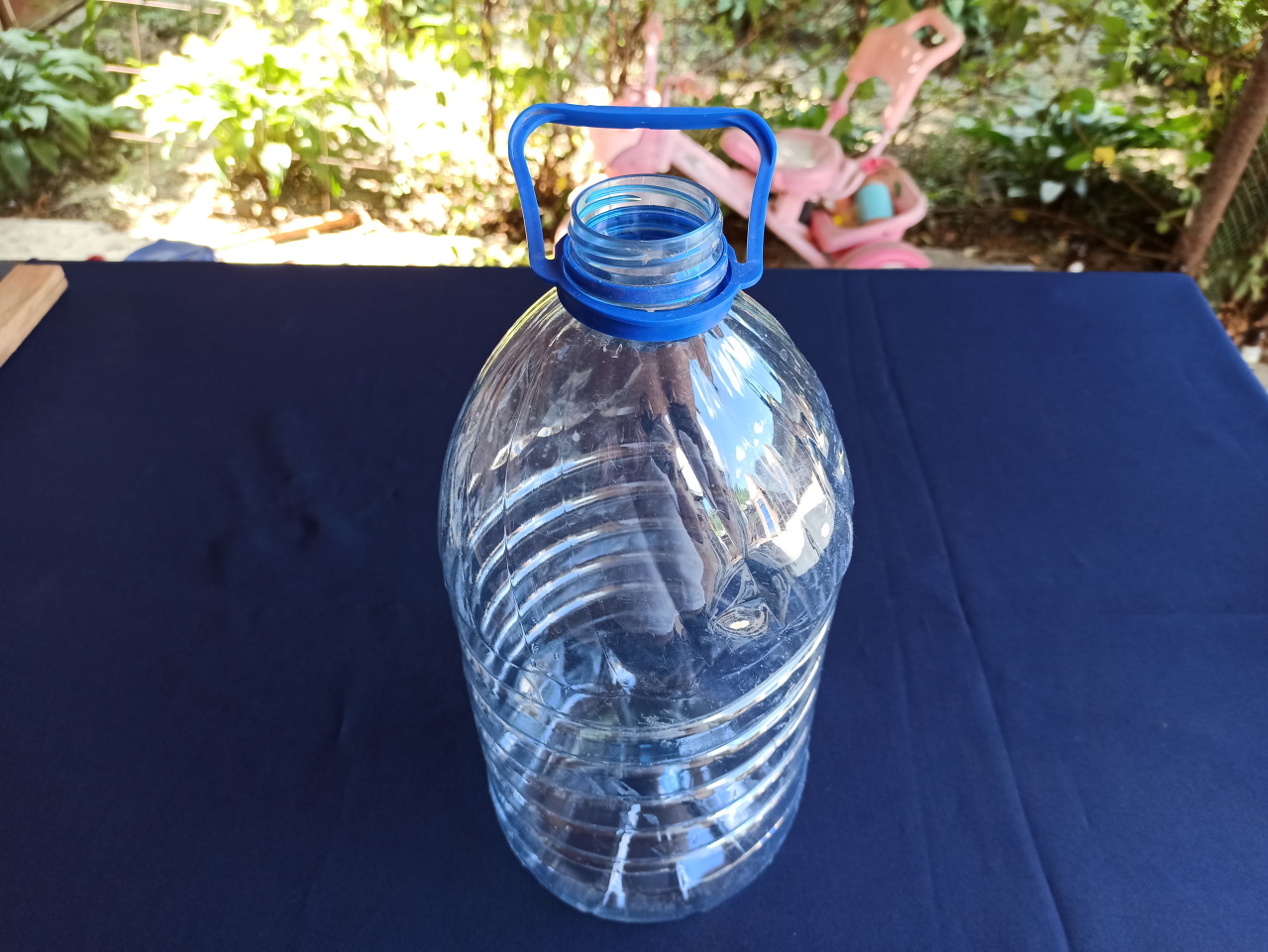 Пятилитровая пластиковая бутылка